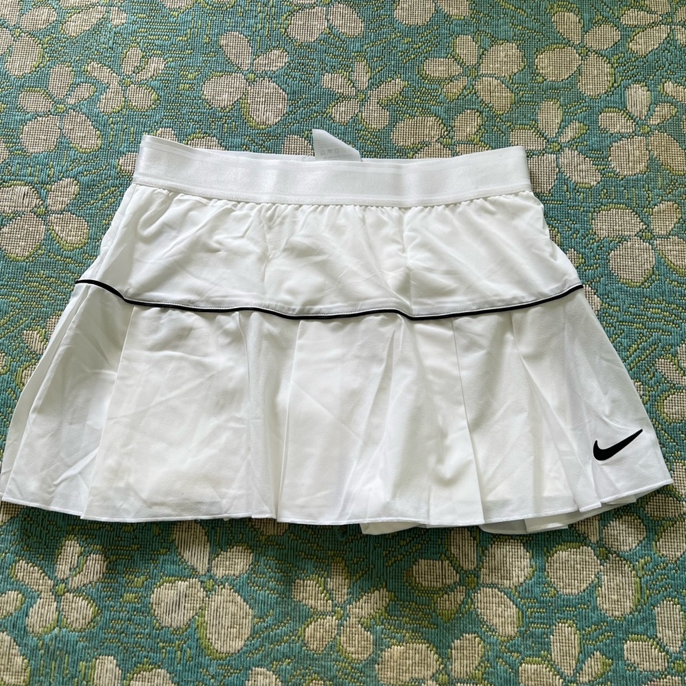 NWT women’s Nike Tennis Skirt